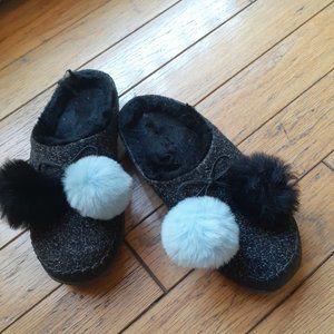 TOMS FUN & FURRY SLIPPERS